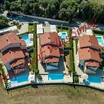 度假居 In Mit Privatem Pool By Interhome