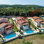 In Mit Privatem Pool By Interhome * 班约勒
