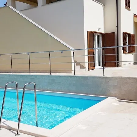 In Mit Privatem Pool By Interhome Banjole
