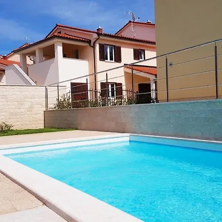 In Mit Privatem Pool By Interhome *