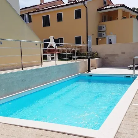 In Mit Privatem Pool By Interhome Banjole