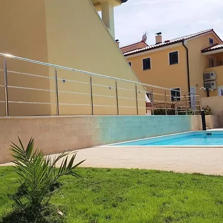 In Mit Privatem Pool By Interhome * Banjole