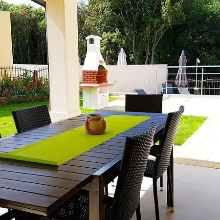 In Mit Privatem Pool By Interhome Banjole