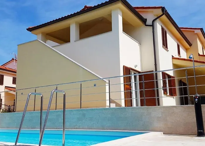 In Mit Privatem Pool By Interhome Сasa de vacaciones