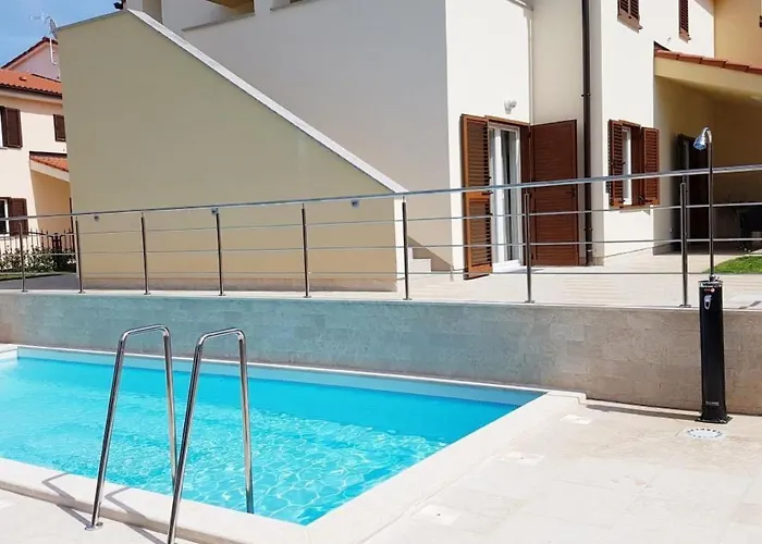 In Mit Privatem Pool By Interhome Banjole