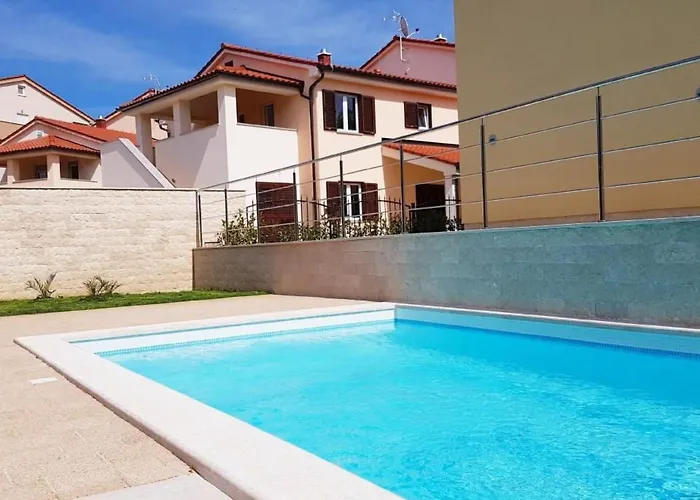 In Mit Privatem Pool By Interhome *