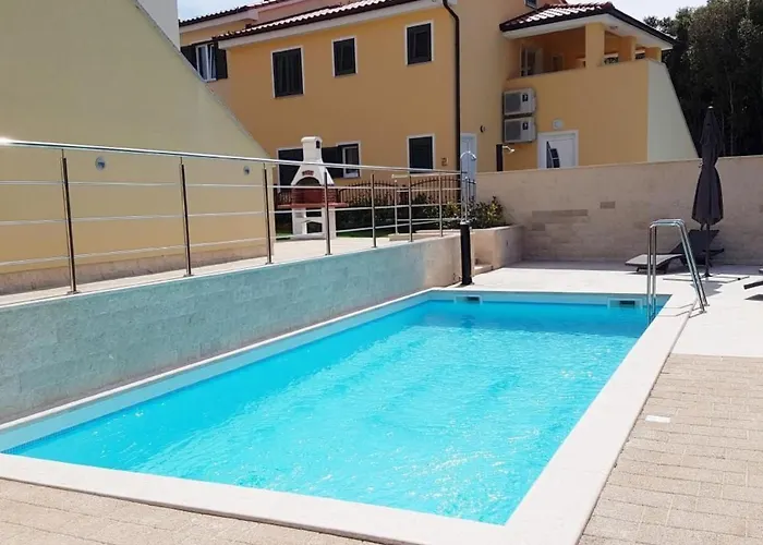 In Mit Privatem Pool By Interhome Banjole