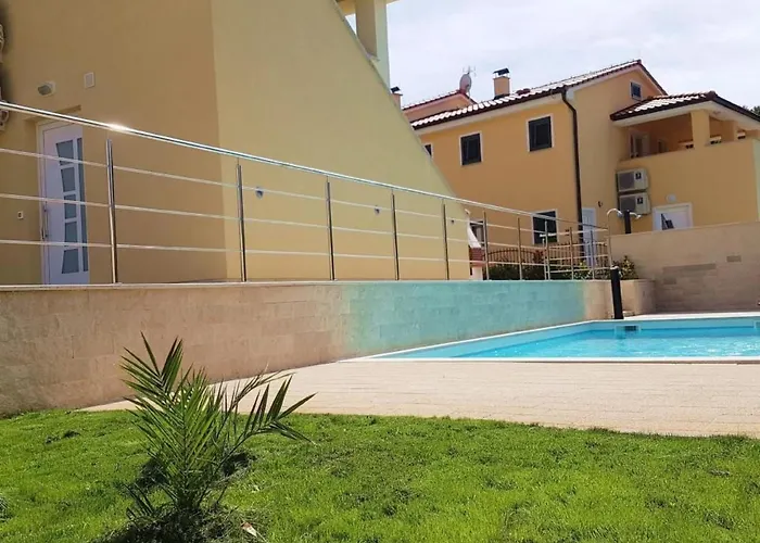 In Mit Privatem Pool By Interhome * Banjole