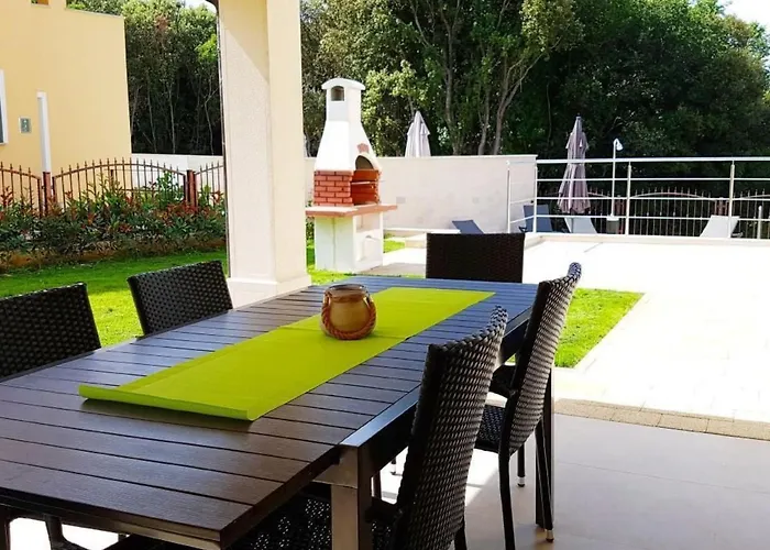 In Mit Privatem Pool By Interhome Banjole