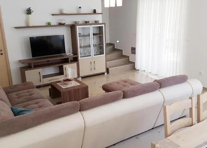 In Mit Privatem Pool By Interhome *