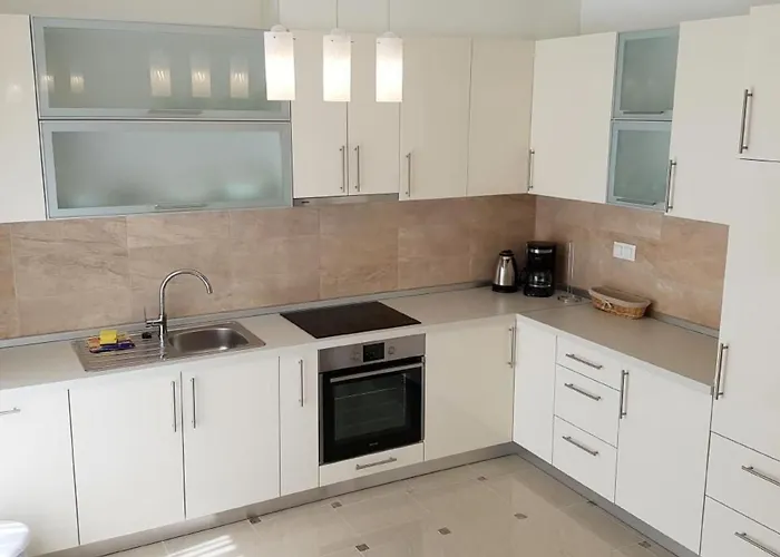 In Mit Privatem Pool By Interhome